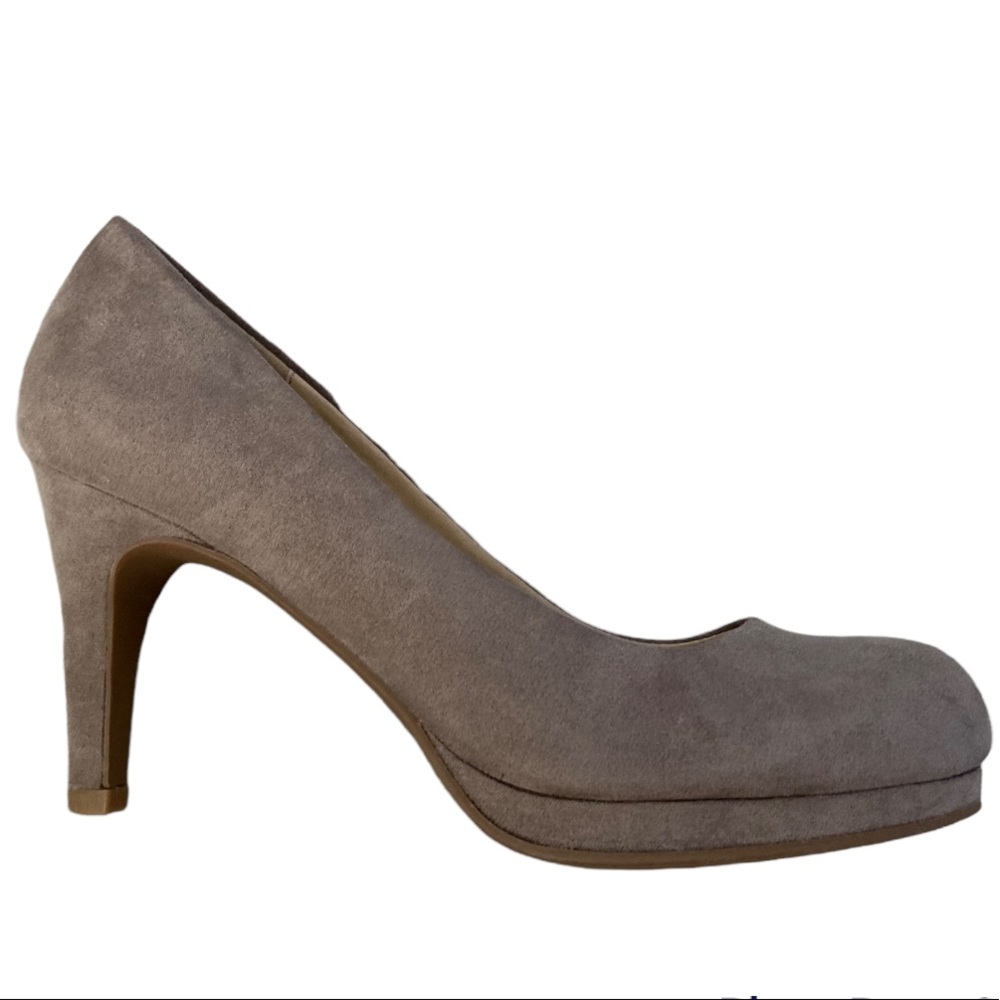 NWT Dirty Laundry Night Owl Pebble Taupe. Size 6.5